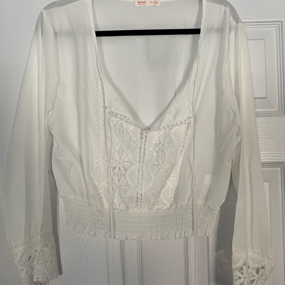 Lace long sleeve crop top